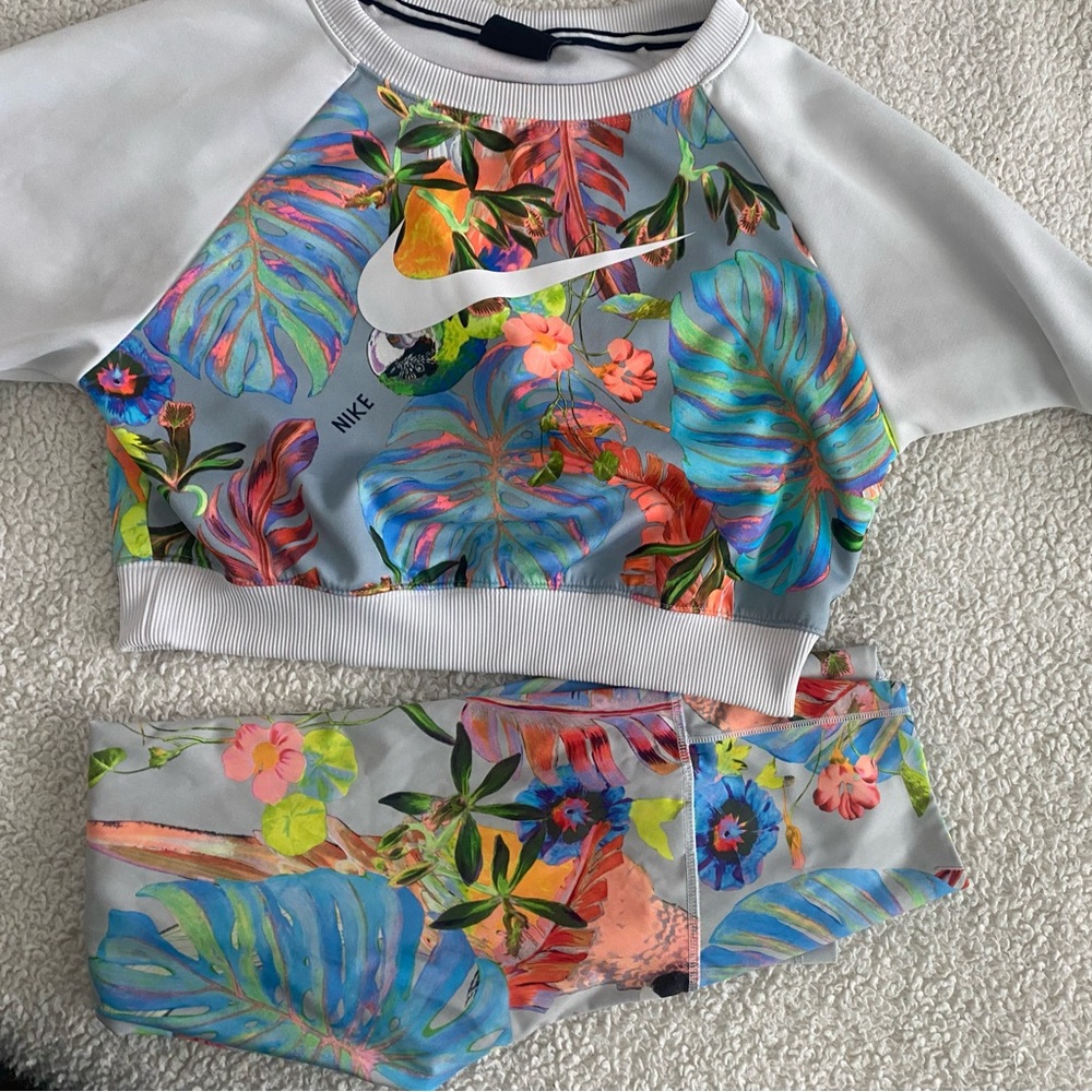 NIKE white leggings with tropical print